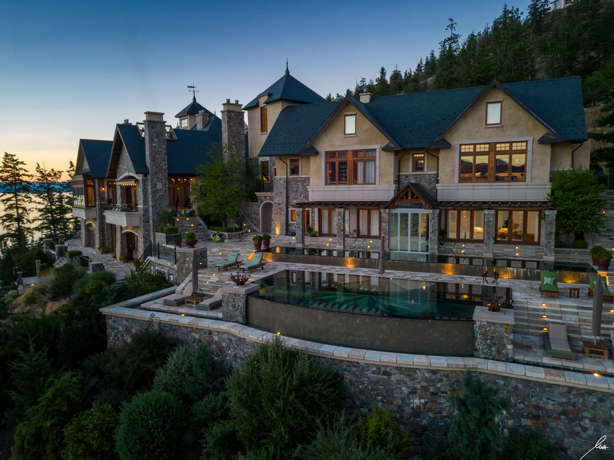 Chateau Okanagan estate grounds